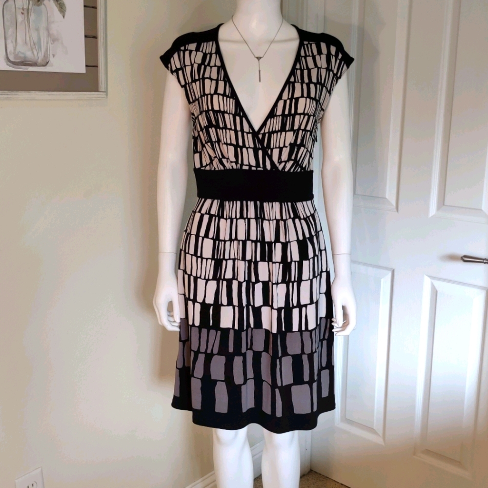 Max & Cleo Black Gray & White Dress Deep V-neck szS EUC